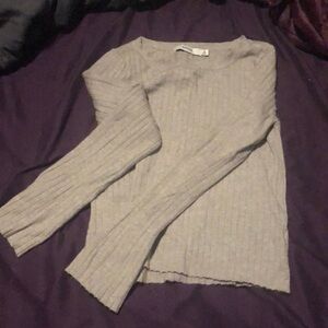 Gray long sleeve shirt